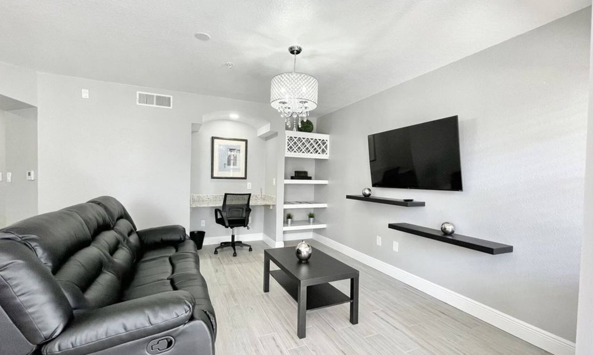 Metro West Condo | 1 Bedroom Condo 378503 by Houzlet