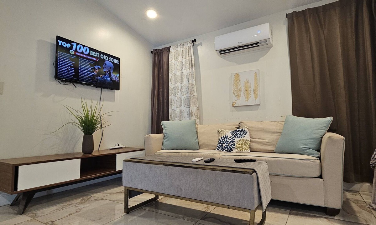 Catalina House | 12min/Universal, 5/min to Downtown. Hotel Room Style in a Cozy House in Florida