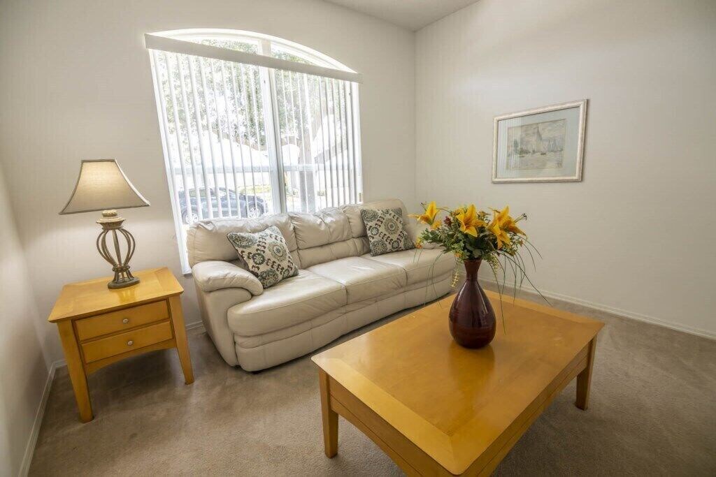 Esprit House | 2 Lounges – Pool – Lanai – 10 Mins to Disney – Esprit Community
