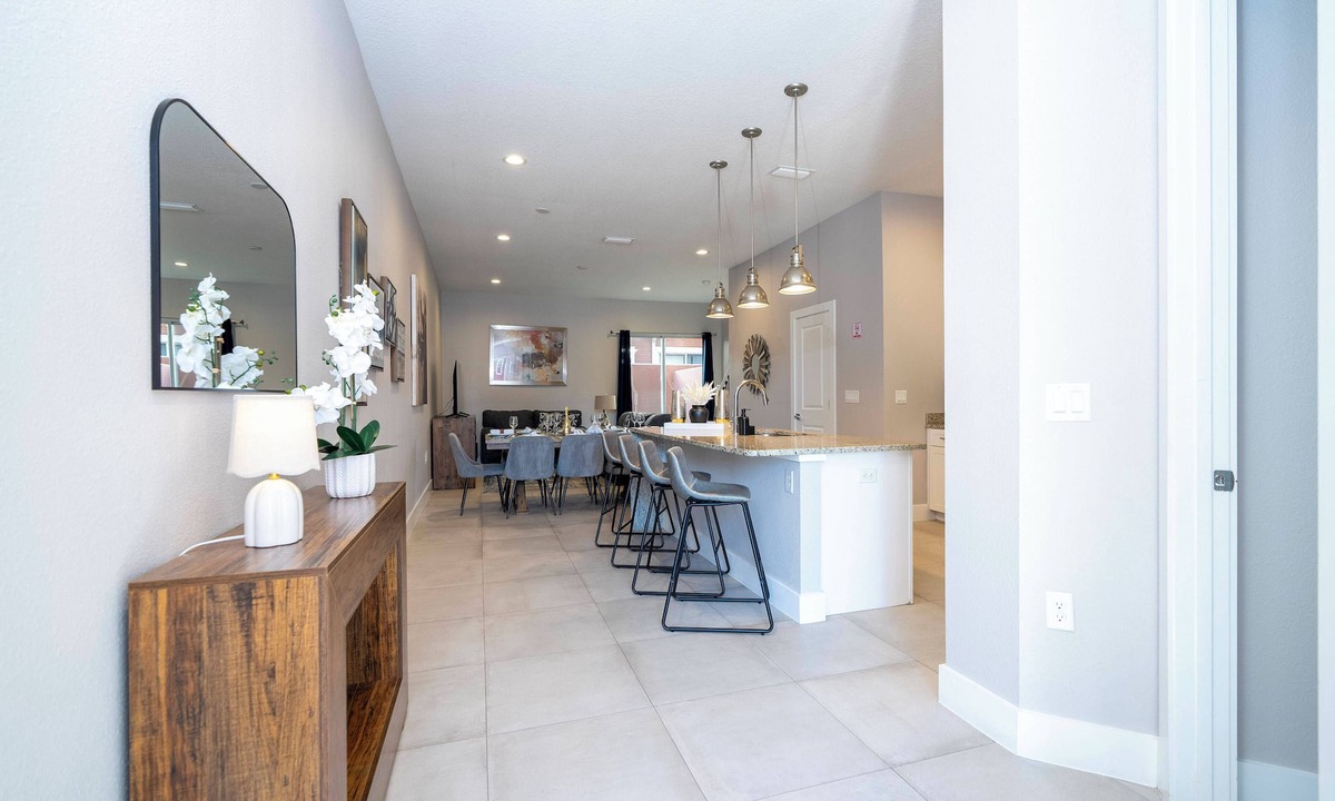 Crestwynd Bay House | 4 King Suites - 5 min to Disney
