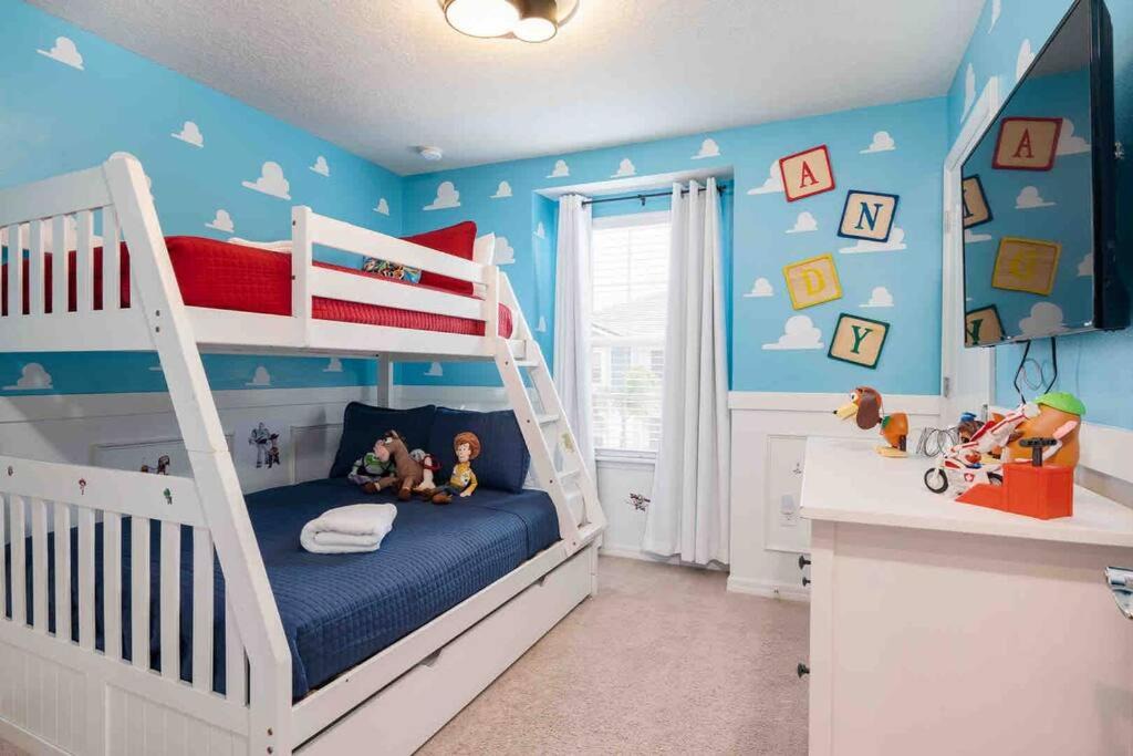 Loughman House | 5 BR Solterra Resort home w/ pool BBQ near Disney