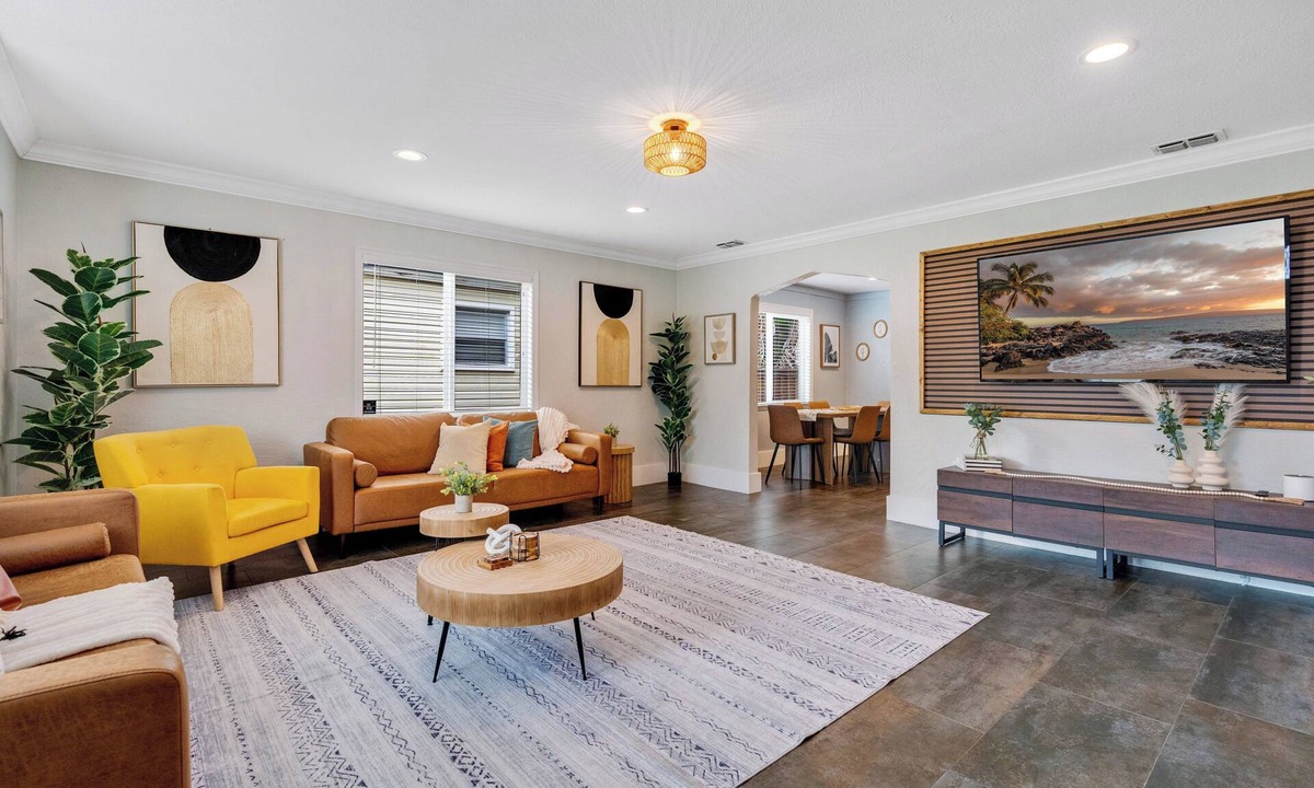 Wadeview Park House | 5★ SODO Home, Guest Fave,PetsOk, Game Room, BBQ, Fire Pit,Netflix, Popcorn Maker
