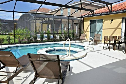 Loughman House | 5356 Water Park Solterra Resort 5bed house - 10 minutes from Disney
