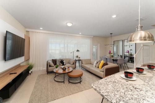 Davenport House | 5BD InstaWorthy home with Pool and BBQ near Disney