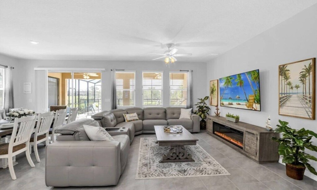 Loughman House | 6 Bed Luxury Home in Solterra Resort