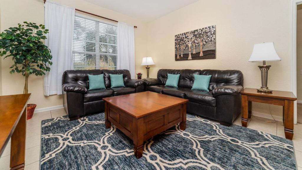 Crestwynd Bay House | 7650 Comrow #204