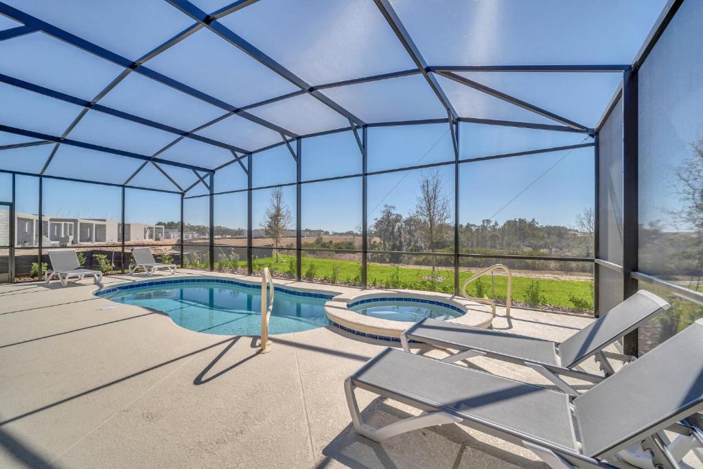 Loughman House | 7655 Oakmoss Loop