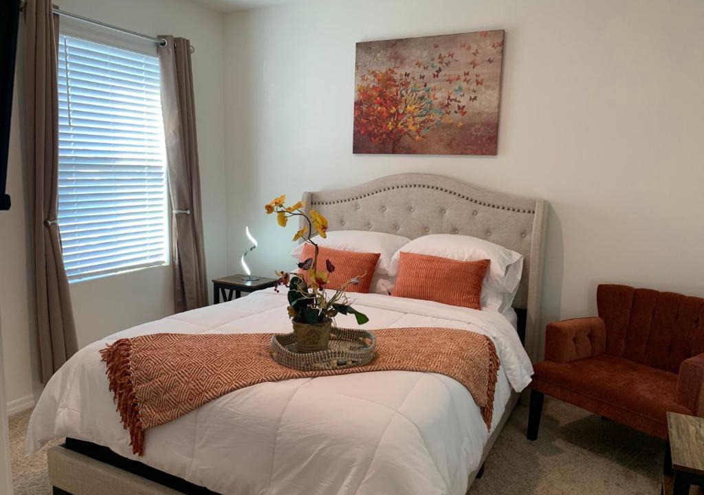 Loughman House | beautiful and comfortable queen room