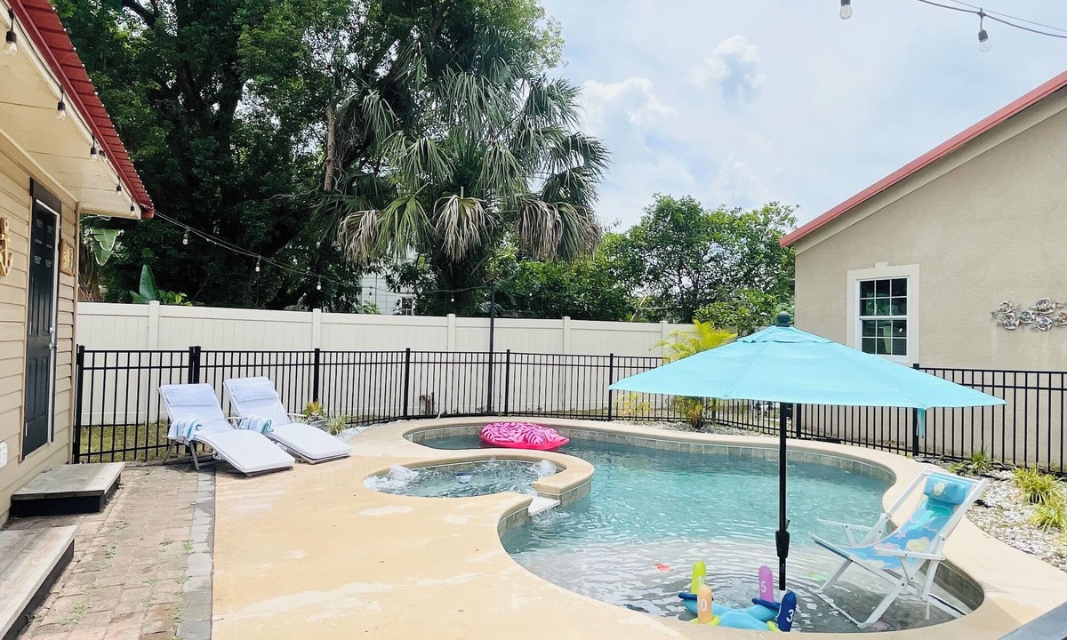 Historic Downtown Kissimmee House | Beautiful home near Disney Private PoolBBQ Downtown