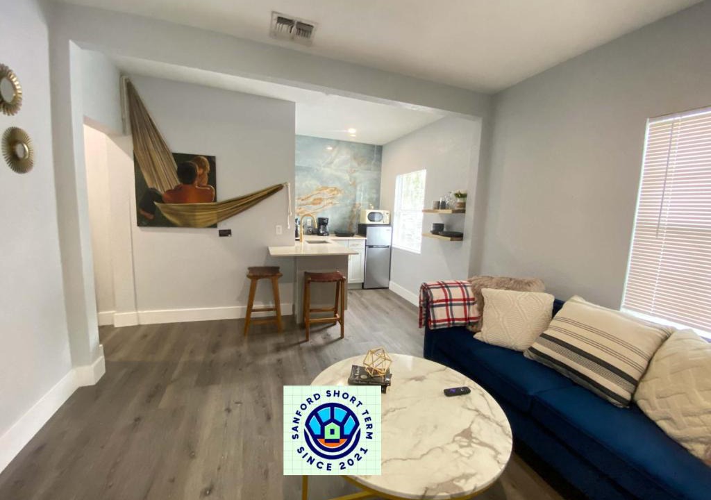 Sanford Apartment | Bella Breeze