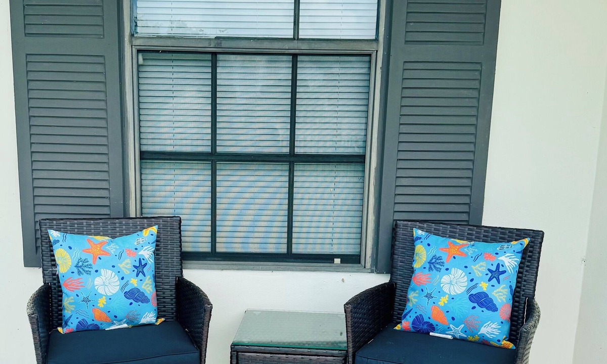 Orlando House | Charming 4-bedroom Pool house with WiFi, king bed, AC in lovely Orlando