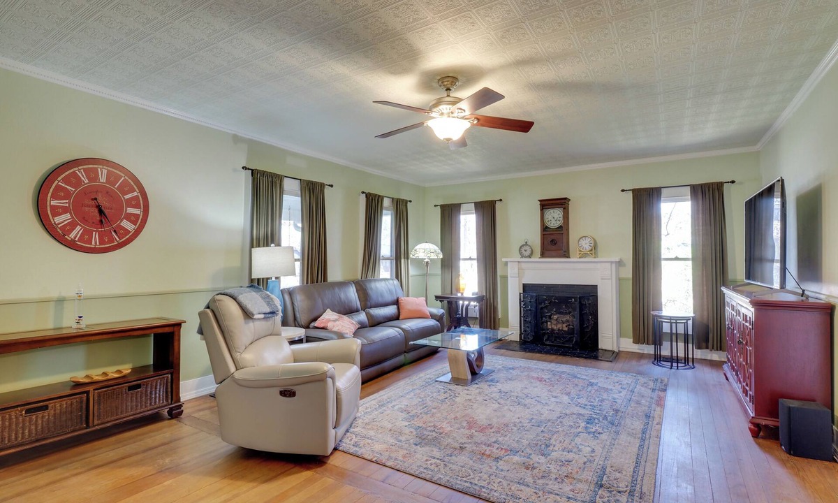 Georgetown House | Charming Georgetown Home - Walk to Downtown!