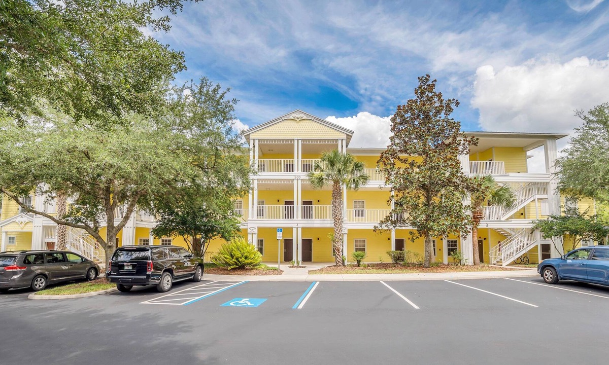 Bahama Bay Condo | Communal Pool, 20 Minutes To Disney, Splash Area & Restaurants