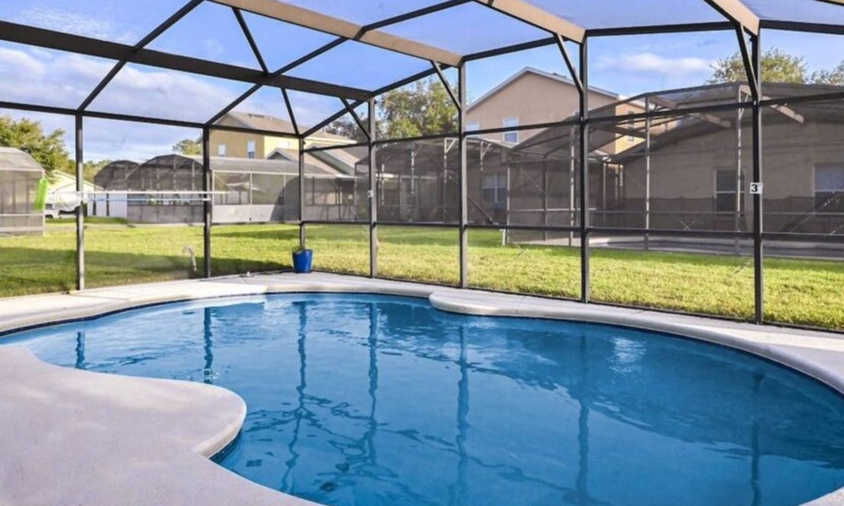 Sandy Ridge Villa | Cozy family vacation with large pool near Disney