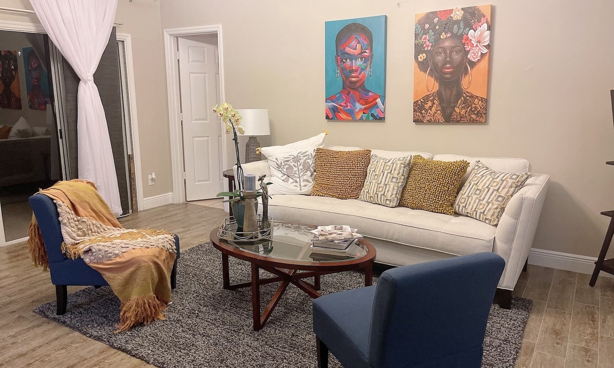 Orlando House | Cozy Queen Bedroom near to MCO, Conventions C. Parks, Shopping area and more.