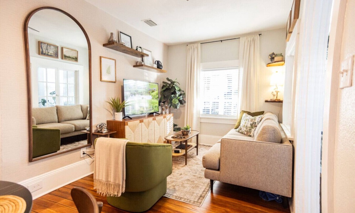 South Eola House | DT505 - Downtown Orlando Monthly Rental | Modern 1BR Bungalow