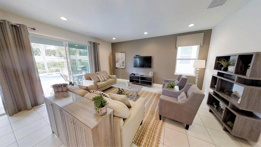 West Kissimmee House | Encore Resort 5 Bedroom Vacation Home with Pool (2007)