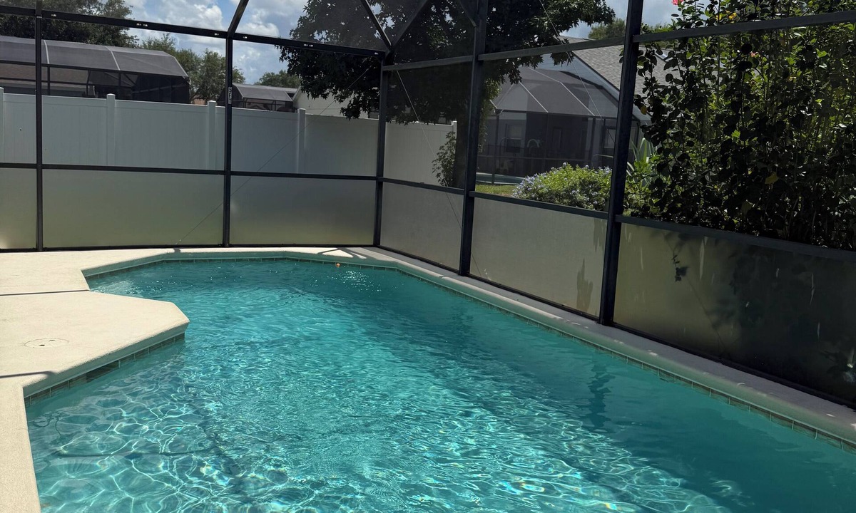 Orange Tree House | Family-friendly spacious 4bedroom house in Clermont with WiFi, AC & private pool