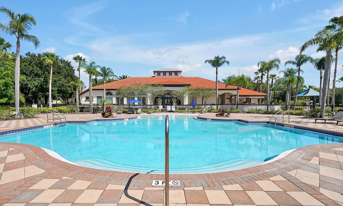 Loughman House | FREE POOL HEAT Beautiful 4 BR Resort Home With Pool & Hot Tub