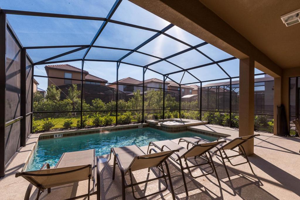 Loughman House | Grape Vine Getaway