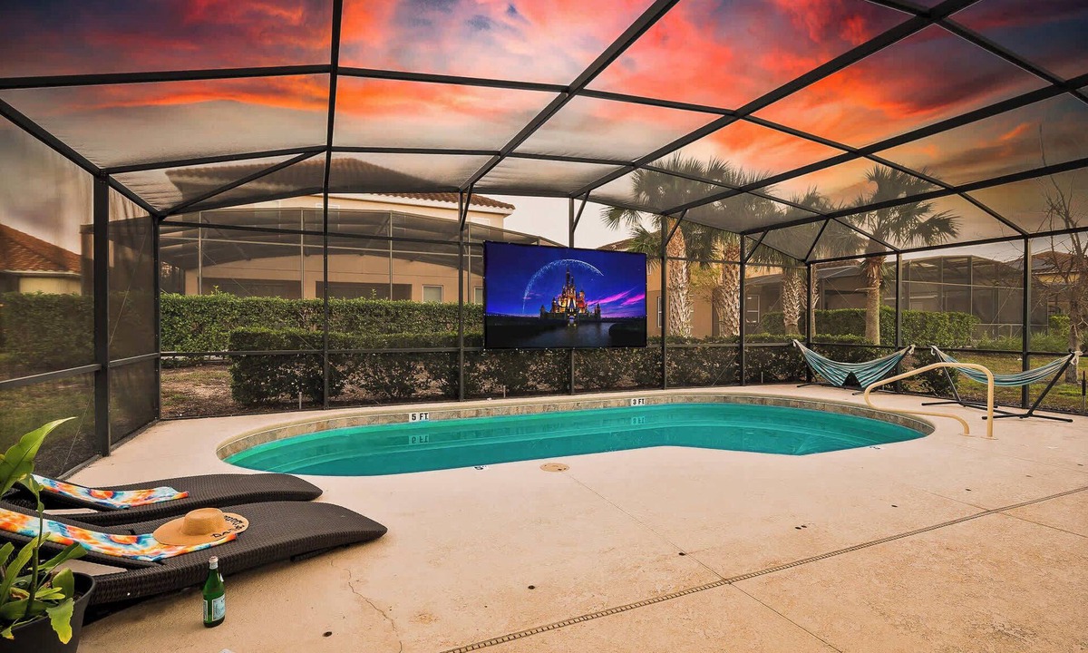 Loughman House | Heated Pool, Lazy River, Game Room 12 MI to Disney