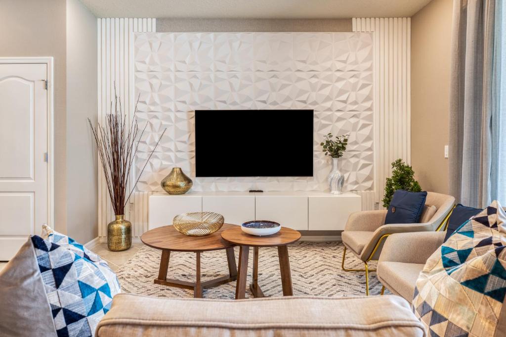 Loughman House | Lakeview Townhome wPrivate Pool & Themed Rooms