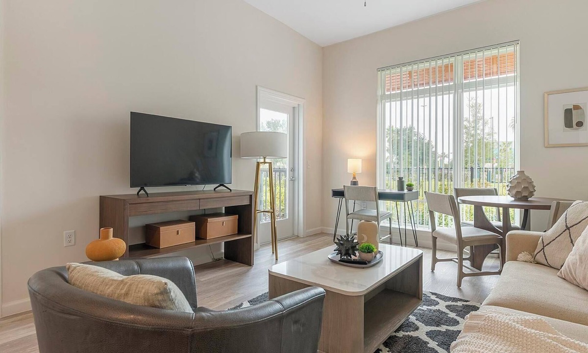 Florida Center Apartment | Landing at Deseo Grande - 2 Bedrooms in Southwe.