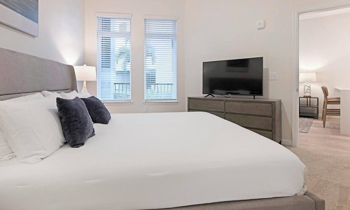 Florida Center Apartment | Landing at Deseo Grande - 1 Bedroom in Southwes.