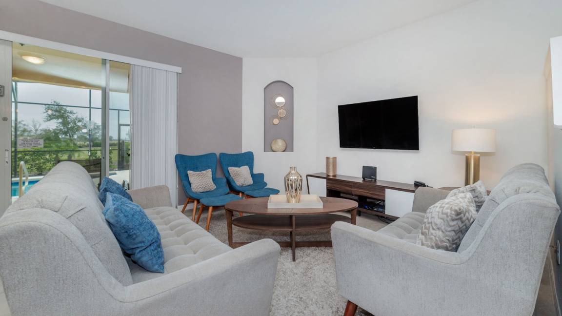 Loughman House | Lazy River / Kid's Splash Pad / Water Slide / Poolside Bar & Grill / Near Disney / Free Resort Fees