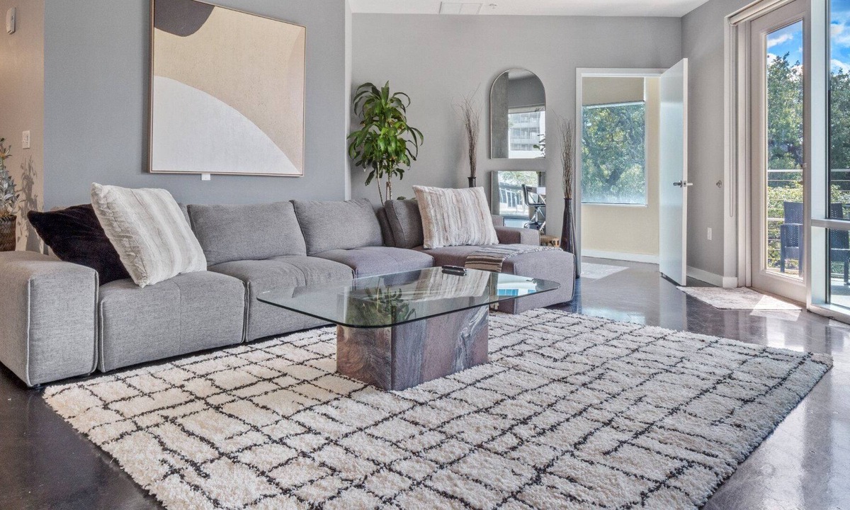 South Eola Condo | Lovely 2/2 Apartment in Downtown Orlando with parking