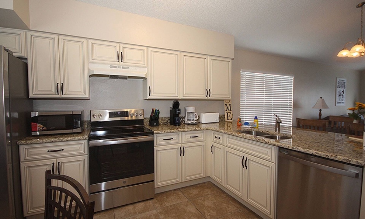 Chatham Park House | Lovely 3 bedroom with pool and more that will fit the whole family.