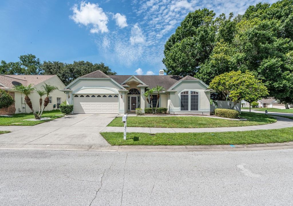 Ventura House | Luxurious Orlando Home in Gated Golf Community Pool WIFI 3 Bedroom 2 Bath Sleeps 8