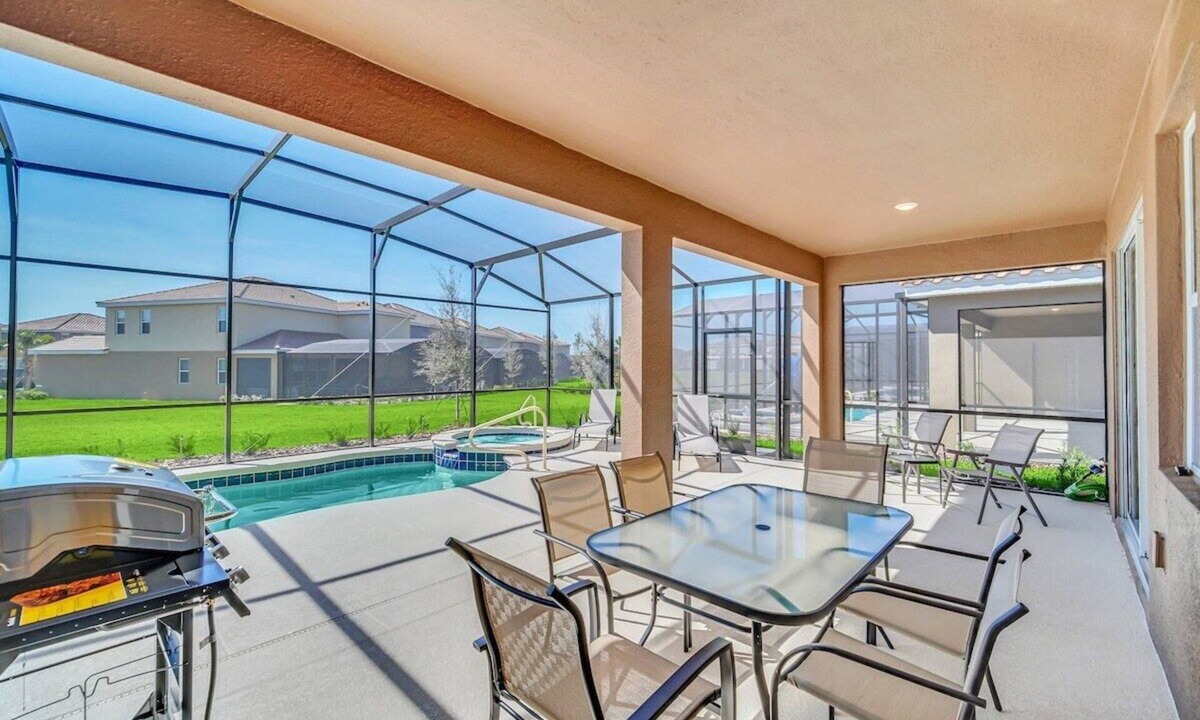 Loughman House | Magical Family Getaway | 7BD Villa with Pool