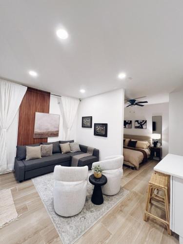 Buena Ventura Lakes Apartment | Modern Guesthouse near MCO