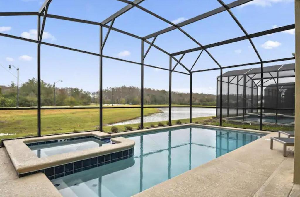 Kissimmee House | Modern Waterfront Villa