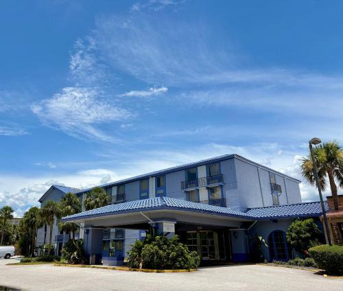 Florida Center Hotel | Monumental Movieland Hotel