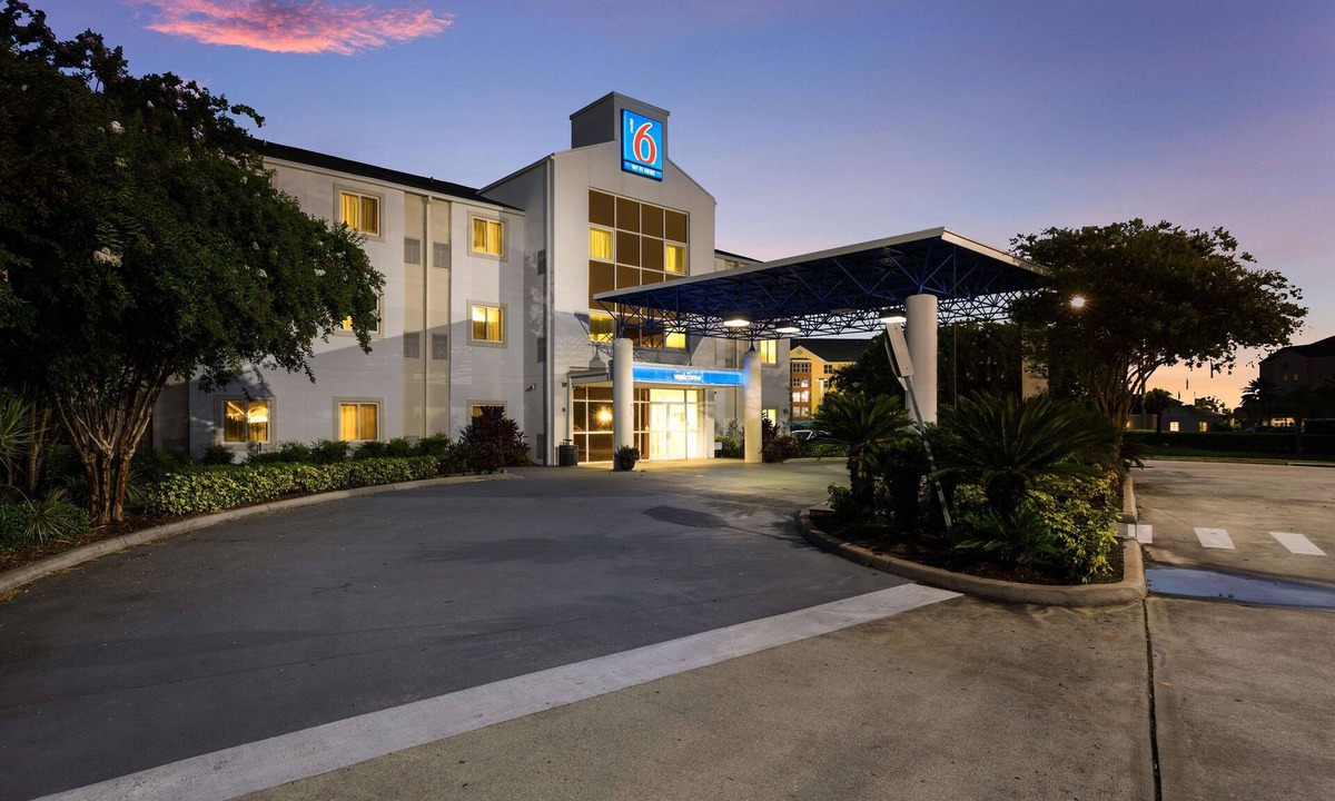 Florida Center Hotel | Motel 6 Orlando, FL - International Dr