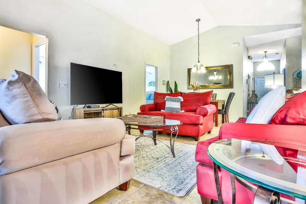 Sandy Ridge House | Pink Palms Villa