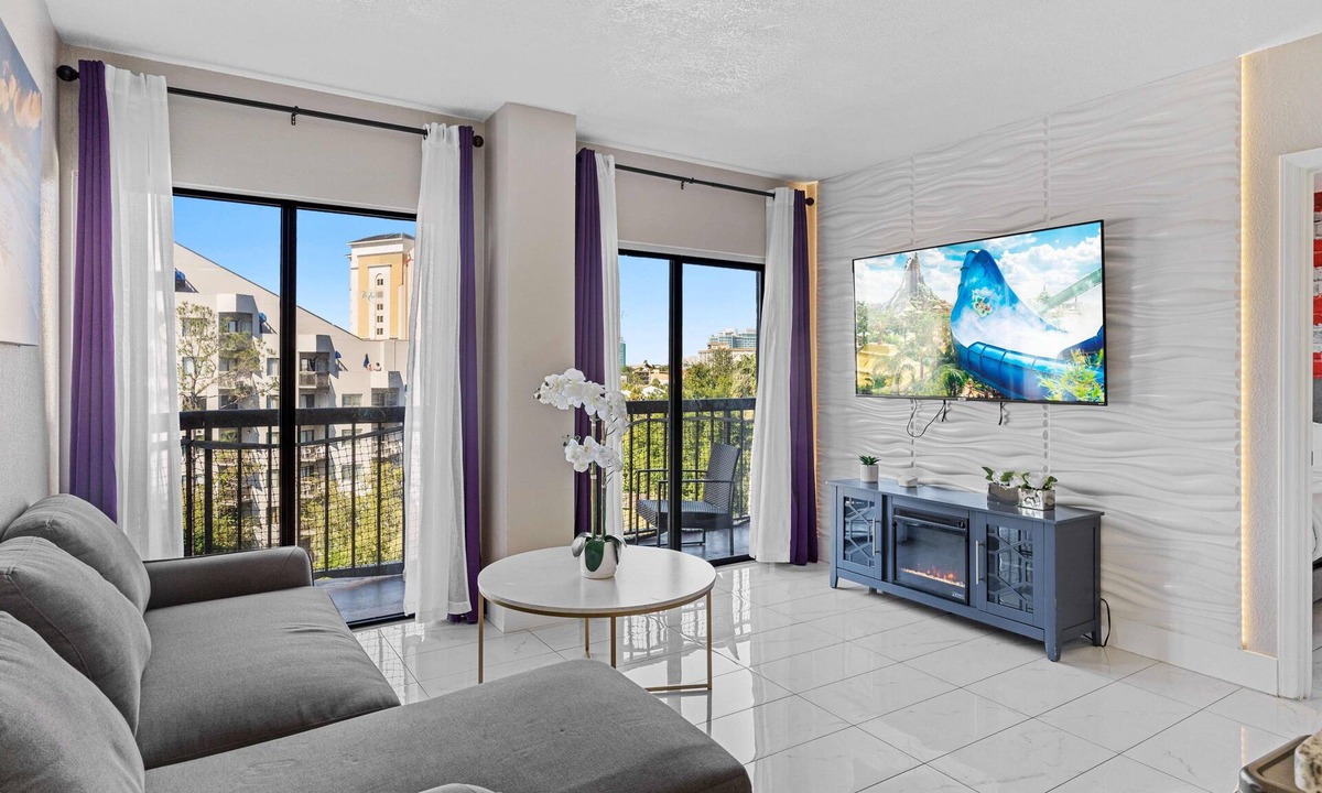 Florida Center Condo | Pool and lake view! Near Universal and I-Drive!