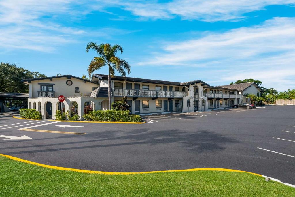Altamonte Springs Hotel | Quality Inn & Suites Altamonte Springs Orlando-North