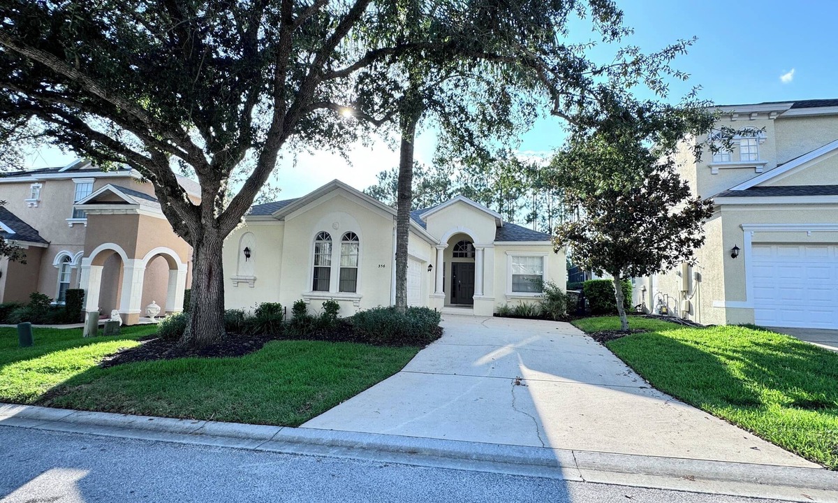 Florida Pines Villa | Relaxing 4Bed 3 Bath Villa with Hot Tub and Pool Table