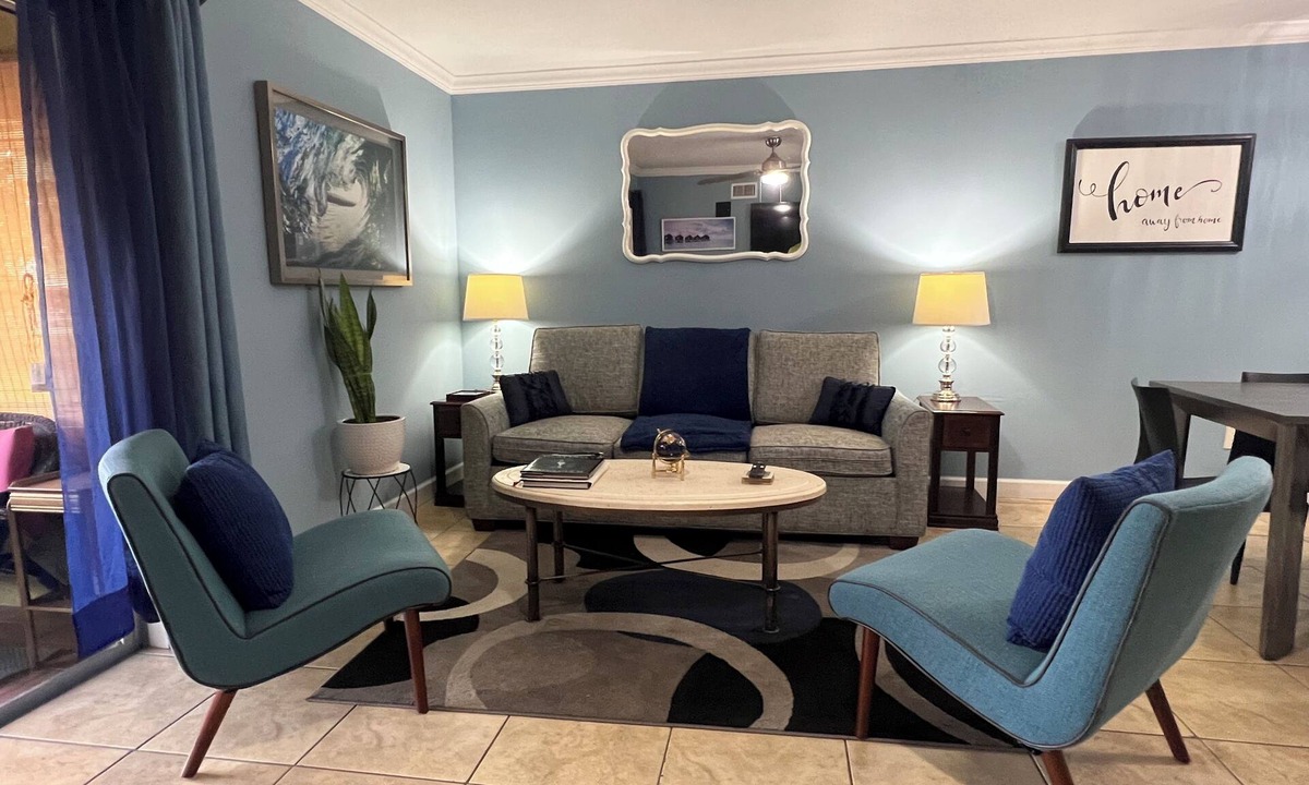 Southwest Orlando Condo | Royal Blue 2 Bedroom Condo in Orlando Central.