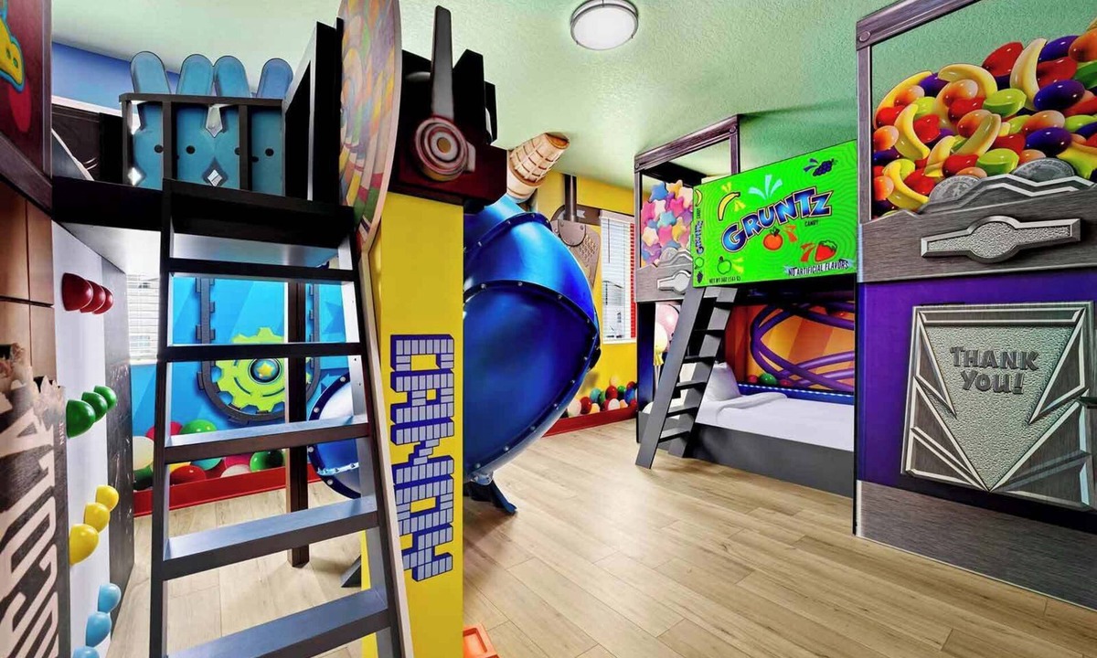 Florida Center House | Sensational Sanctuary | Super unique estate on I-Drive w candy theme RM, theater