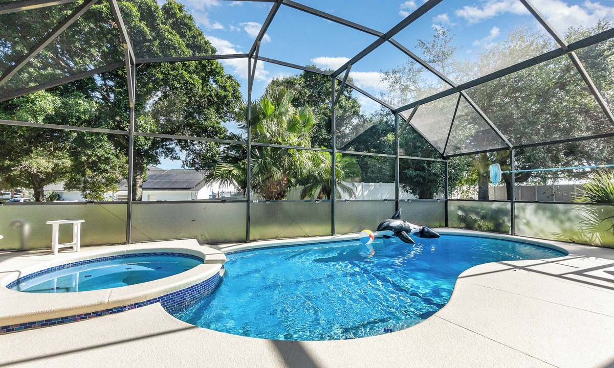 Orange Tree House | Spacious 5BR Villa w/South-Facing Pool, Spa & Game Room Near Disney