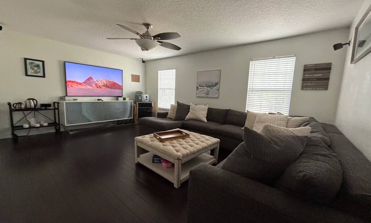 Vista East House | Spacious 7BR Home w/Lakeview & Hidden Rooms
