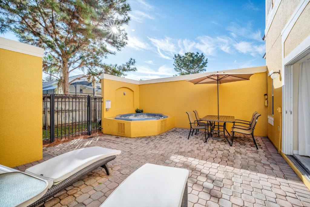 Kissimmee House | Stunning 3BR Vacation Home with Netflix and Private Hot Tub - near Disney