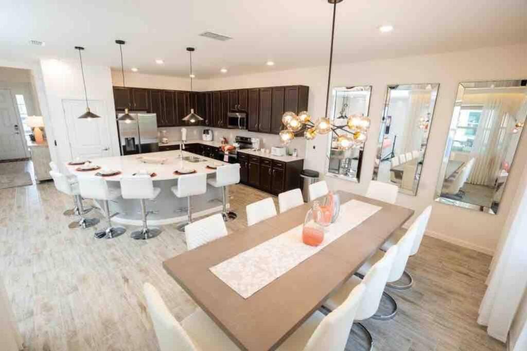 Kissimmee House | Stylish Spacious Home 6 BR Pool & Jacuzzi
