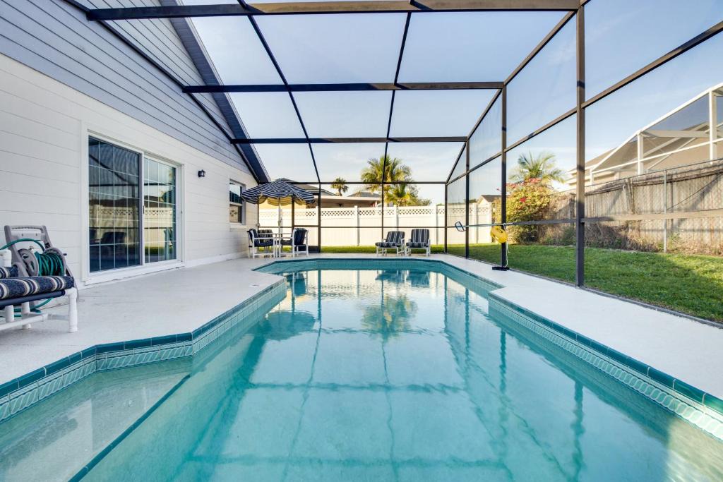 Buena Ventura Lakes House | Sunny Kissimmee Home with Pool about 12 Mi to Disney!