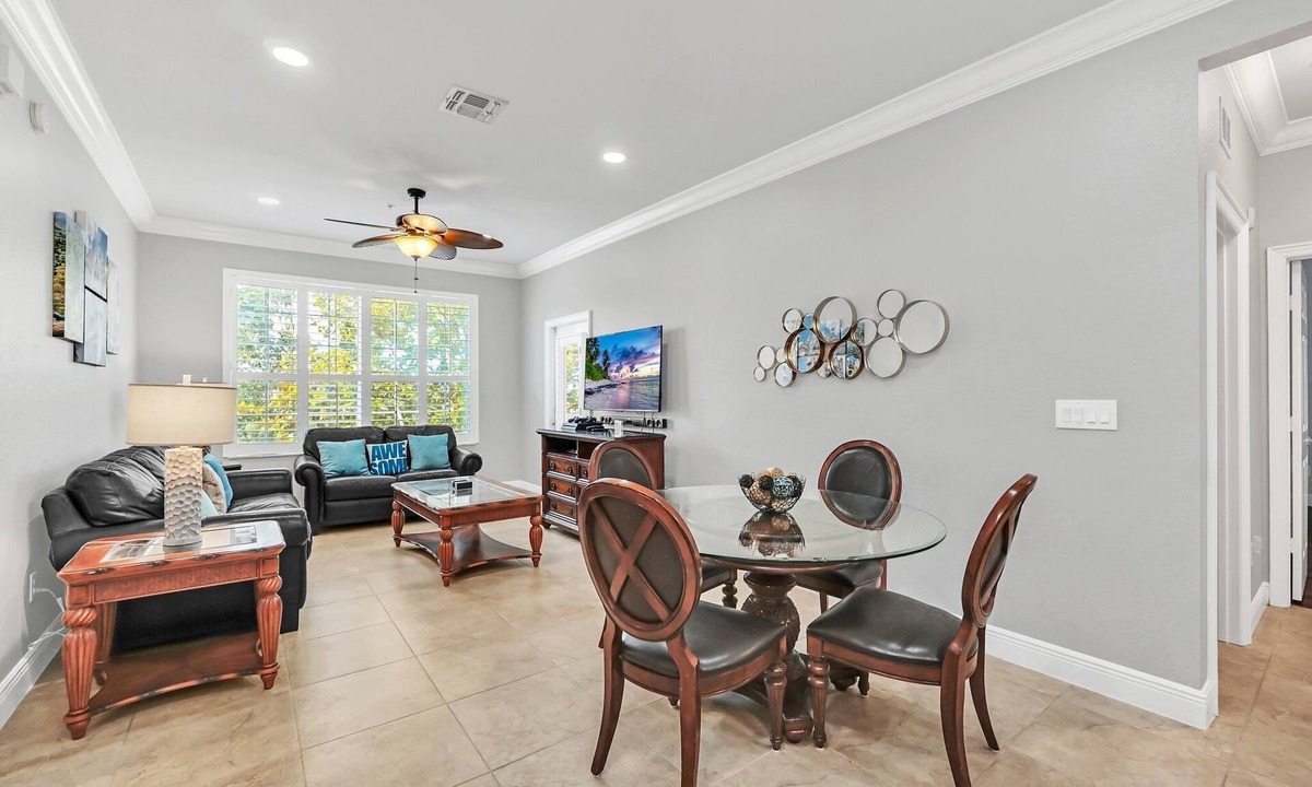 Crestwynd Bay Condo | The Magical Dream Getaway | Top Floor Oversized Condo with Kids Bedroom