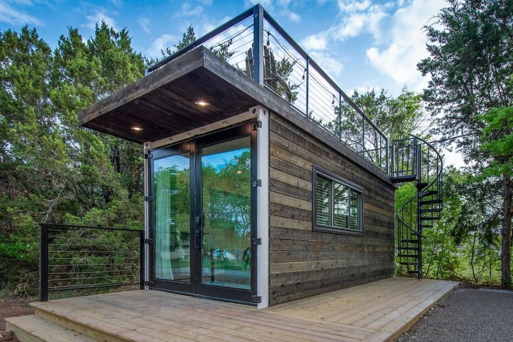 Waco Hotel | The Windmill-Tiny Container Home min to Magnolia